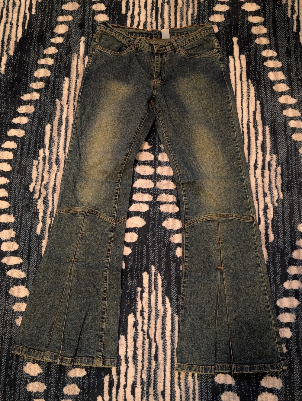 Vintage-Inspired Blue Flare Jeans with Panel Seams